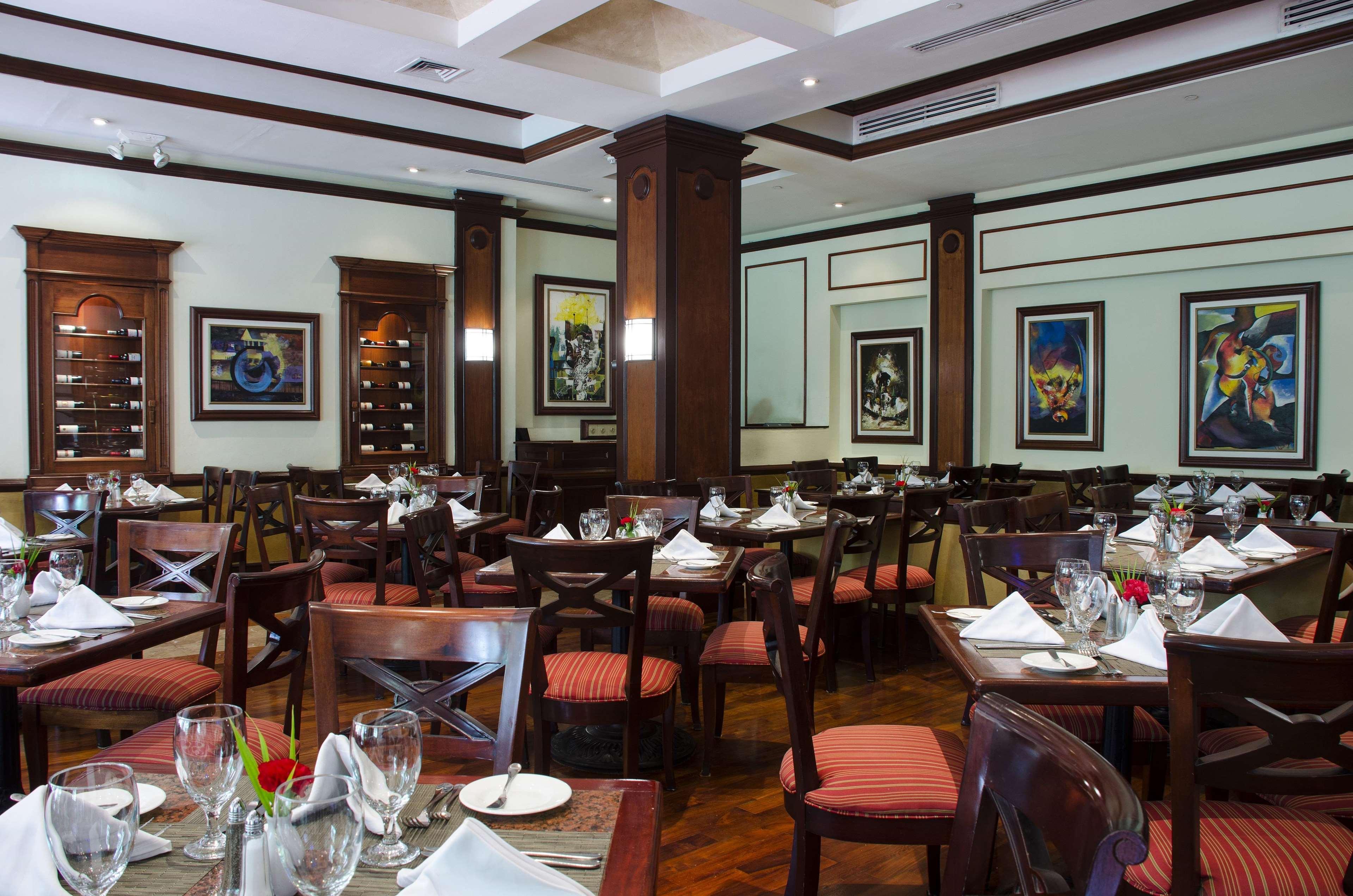 Hilton Princess סן פדרו סולה מראה חיצוני תמונה